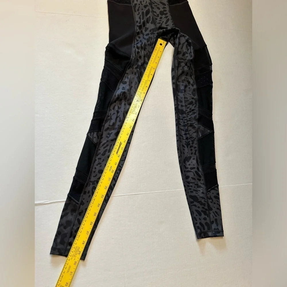 Lululemon Just Breathe animal swirl deep coal print compressionleggings Sz-2 H20